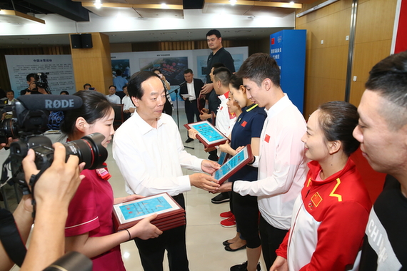 短道速滑國家集訓隊開展入隊教育活動 姚明等成為冰雪運動推廣大使