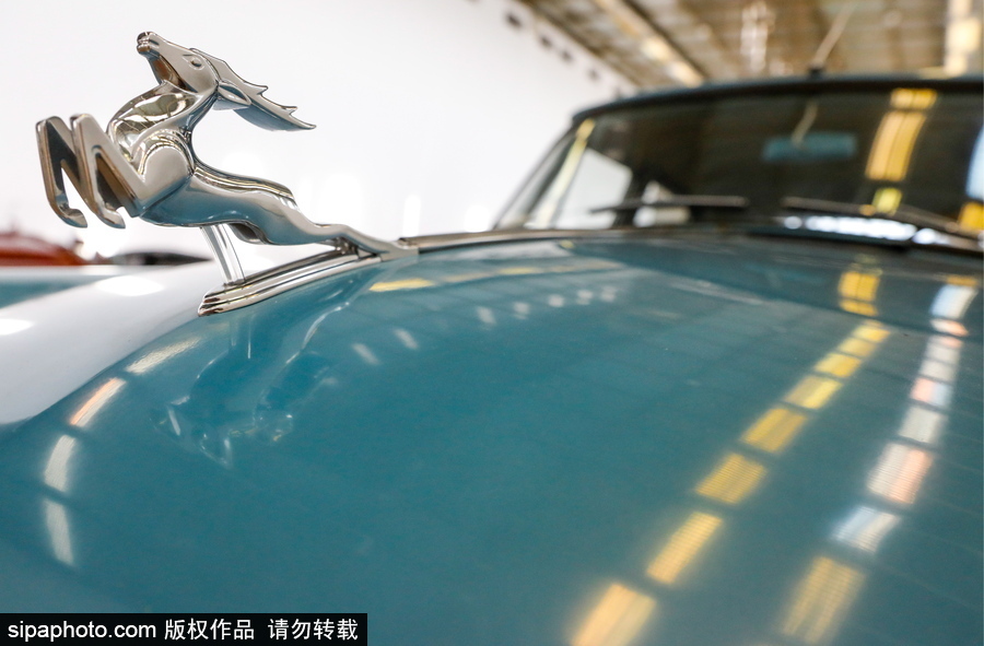 俄羅斯舉行稀有汽車拍賣會 各式古董老爺車亮相