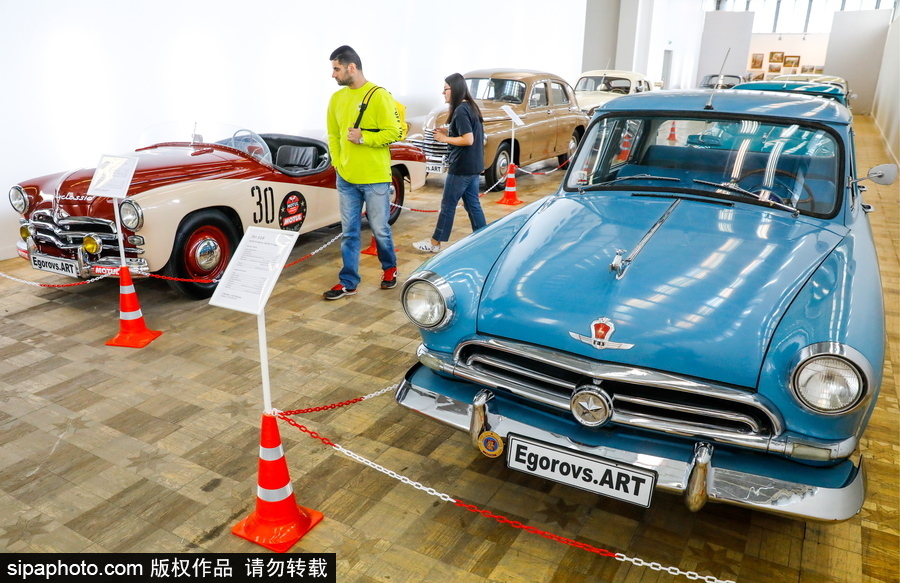 俄羅斯舉行稀有汽車拍賣會 各式古董老爺車亮相