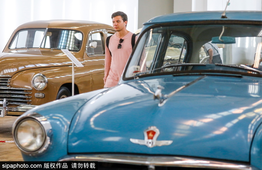 俄羅斯舉行稀有汽車拍賣會 各式古董老爺車亮相