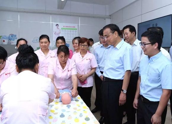 李克強在湖南考察時強調 加快新舊動能轉換 增強發展內生動力