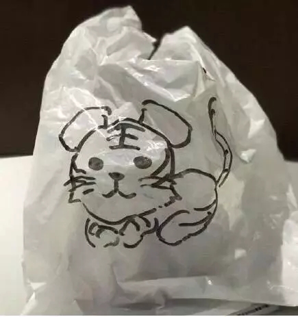 “失戀了,小哥可以給我畫只小腦斧嗎?”盤點(diǎn)外賣小哥收到過的奇葩要求丨外媒說(shuō)