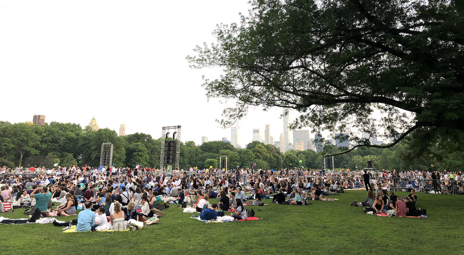 中國學(xué)生加入紐約愛樂夏季公園露天音樂會