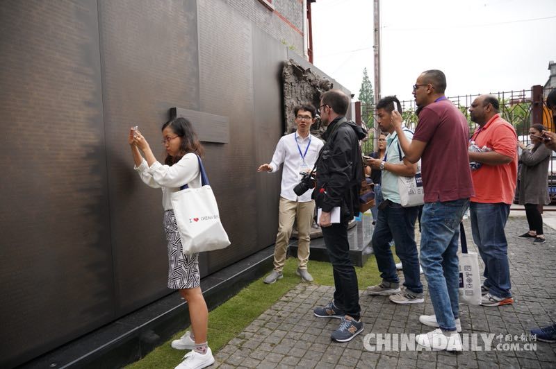 “一帶一路”培訓班學員參觀上海猶太難民紀念館和北外灘