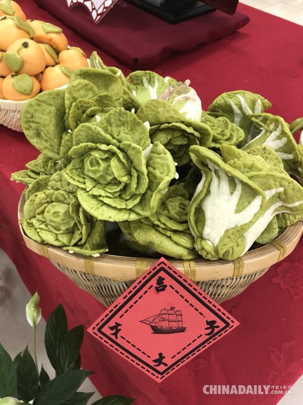 別樣的禮物！大學(xué)廚師為畢業(yè)生奉獻(xiàn)特色面點