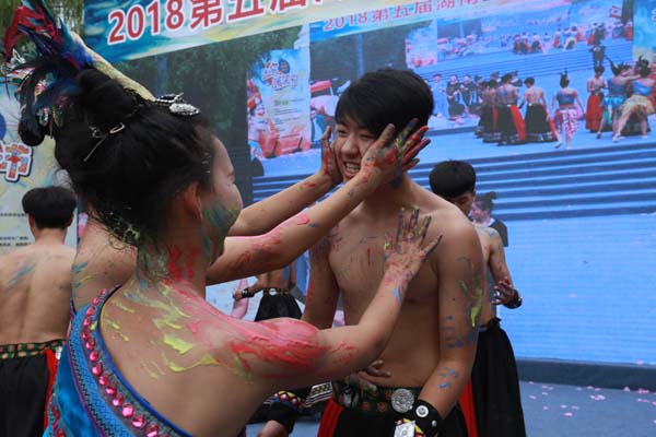 湘西土家摸泥節(jié)在北京啟動，“摸泥示愛”展現(xiàn)民族文化魅力