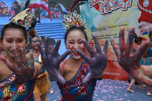 湘西土家摸泥節(jié)在北京啟動，“摸泥示愛”展現(xiàn)民族文化魅力