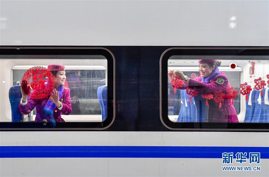 在新時(shí)代黨的陽光照耀下前進(jìn)——習(xí)近平總書記關(guān)心關(guān)懷青年和青年工作紀(jì)實(shí)