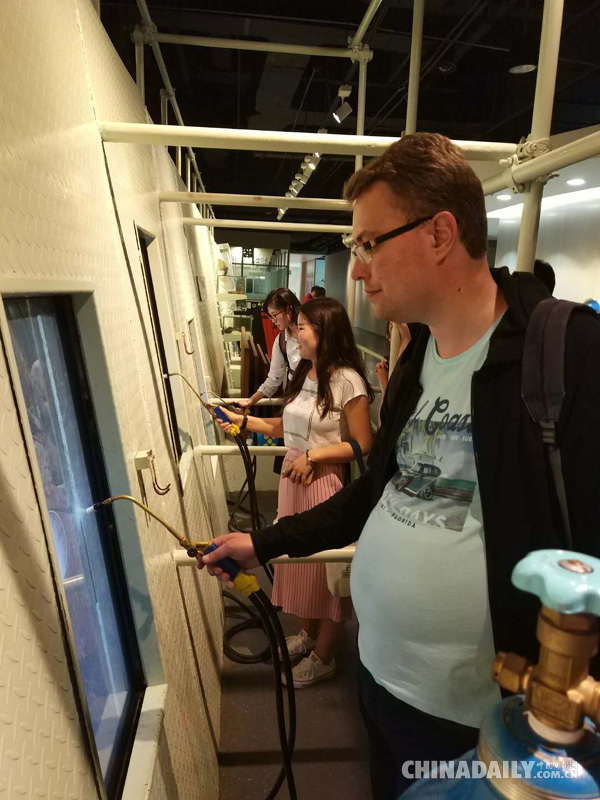 組圖：“一帶一路”國家精英媒體培訓班學員在上海參觀