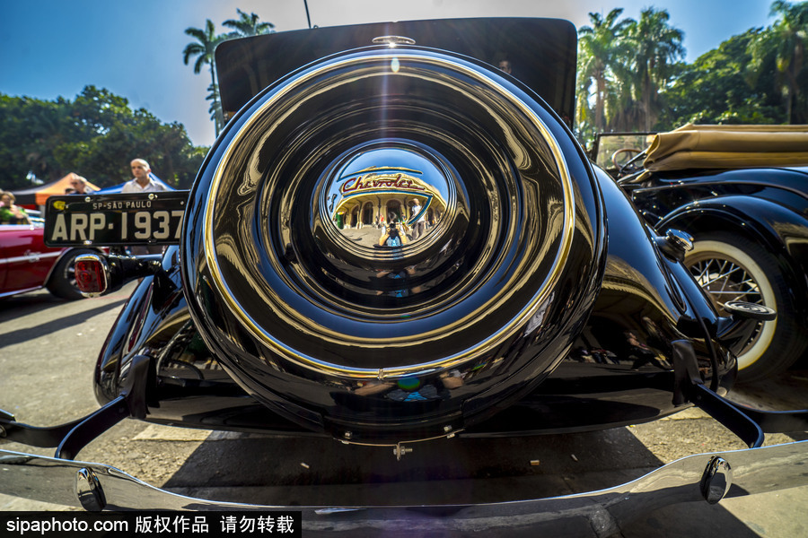 閃閃發(fā)光的復(fù)古時尚 巴西圣保羅舉行老爺車大“集會”