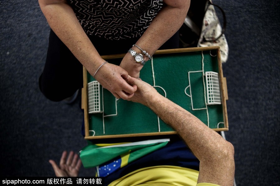 任何人都不愿缺席的世界杯 巴西視障聽力障礙者“觀戰”助威