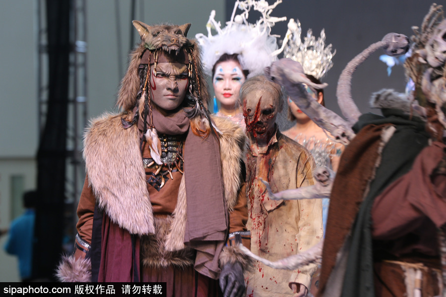 青春不過幾次畢業(yè)照 盤點畢業(yè)季“大型cos現(xiàn)場”