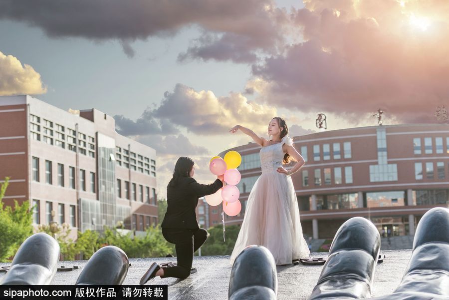 青春不過幾次畢業照 盤點畢業季“大型cos現場”