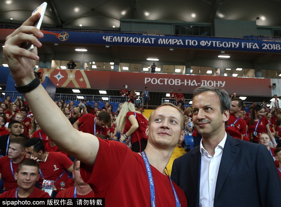 世界杯另一道風(fēng)景線 俄組委會(huì)舉行志愿者大會(huì)表達(dá)感謝