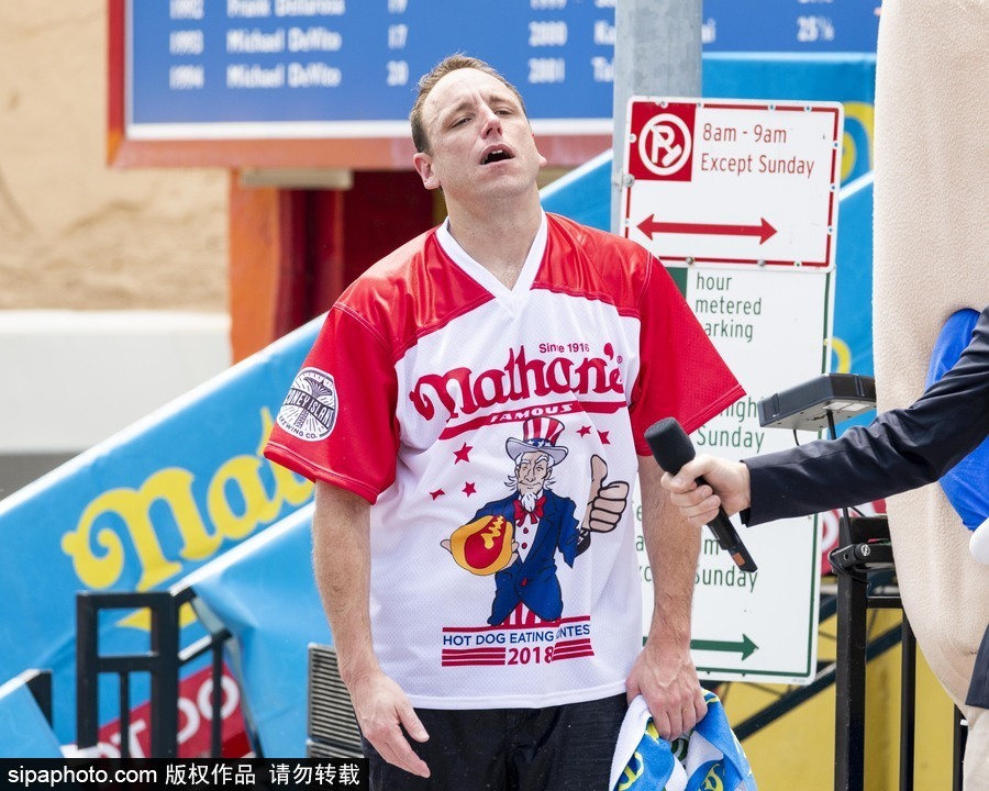 紐約布魯克林國際吃熱狗大賽落幕 選手破紀(jì)錄食量驚人