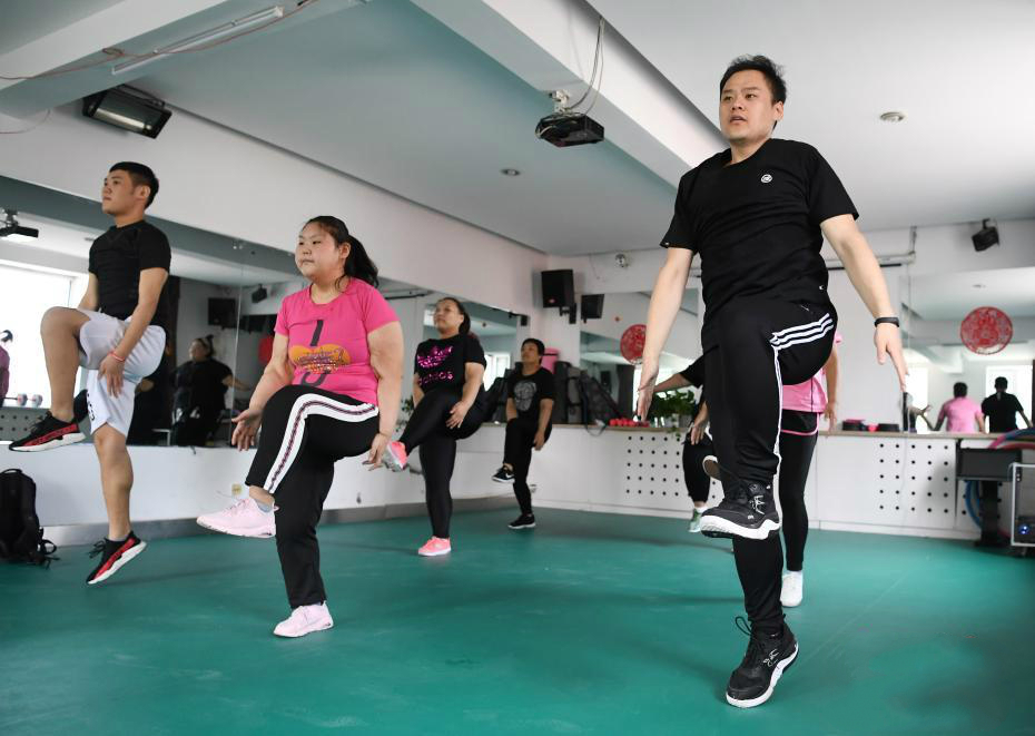 山西胖小伙為父狂減肥，11個月暴瘦173斤！