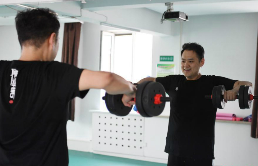 山西胖小伙為父狂減肥，11個(gè)月暴瘦173斤！