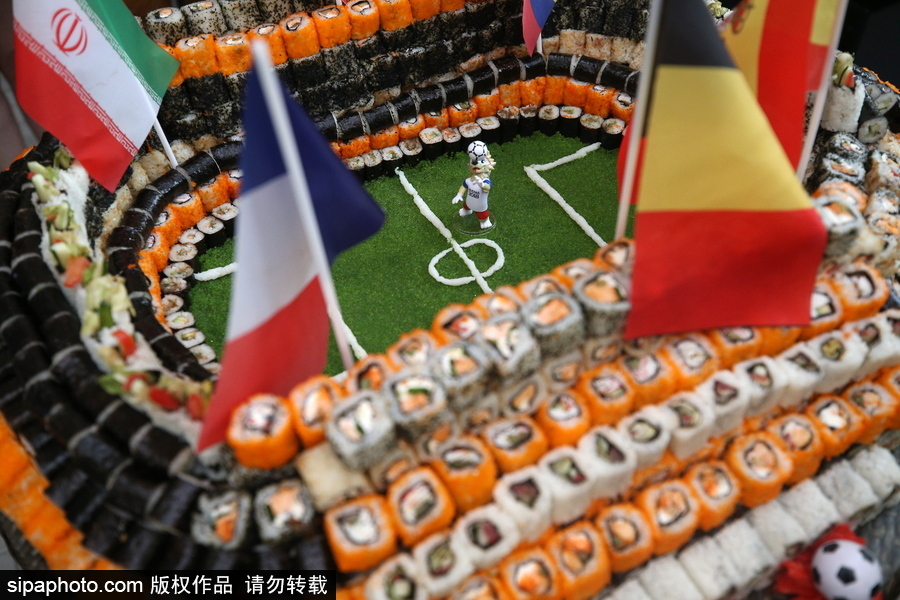 俄羅斯一餐廳推出“吃貨”球場 6000個壽司打造助陣戰斗民族