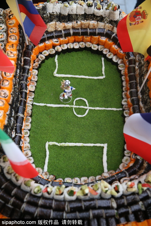 俄羅斯一餐廳推出“吃貨”球場 6000個壽司打造助陣戰斗民族
