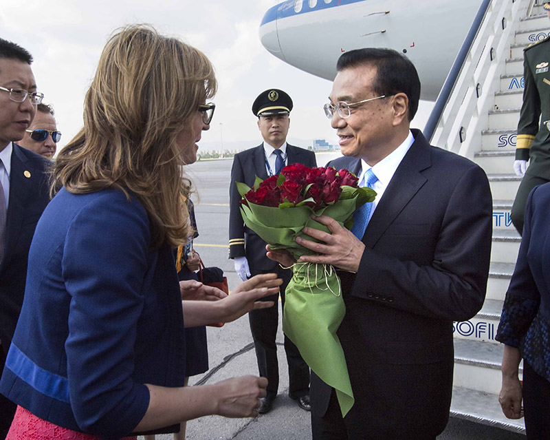 李克強抵達索非亞對保加利亞進行正式訪問并出席第七次中國-中東歐國家領(lǐng)導(dǎo)人會晤