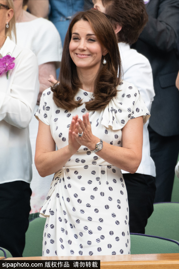 凱特、梅根兩位王妃同框亮相溫網(wǎng)觀戰(zhàn) 氣質(zhì)優(yōu)雅