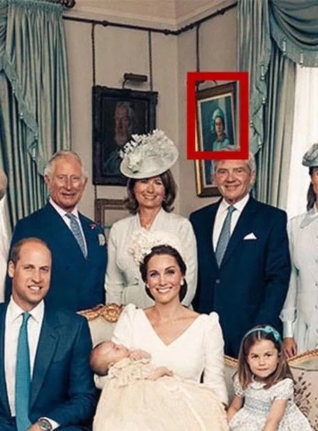 英國(guó)王室發(fā)布新版全家福,最搶鏡的還是她!