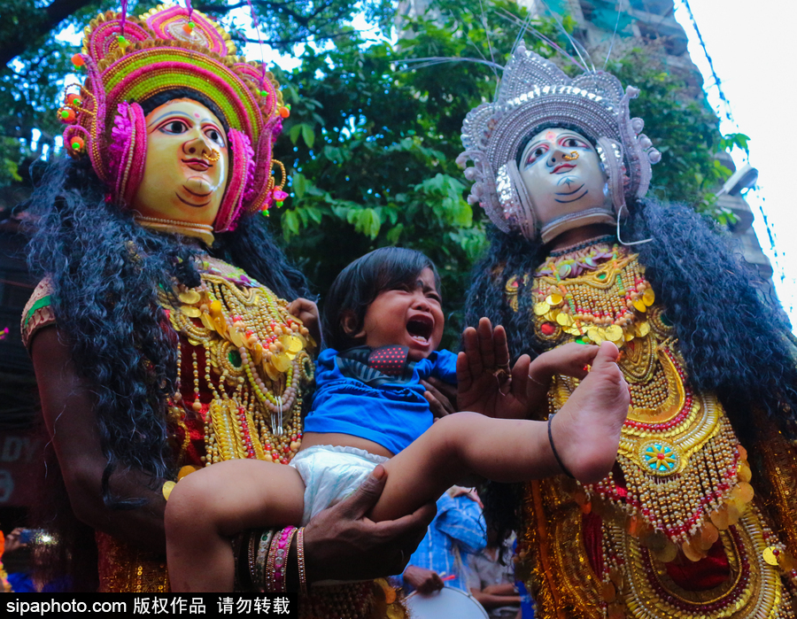 造型夸張形態各異！印度人民走上街頭慶祝扎格納特乘車節