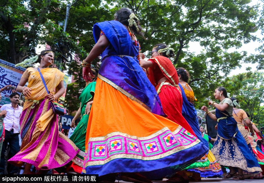 造型夸張形態各異！印度人民走上街頭慶祝扎格納特乘車節