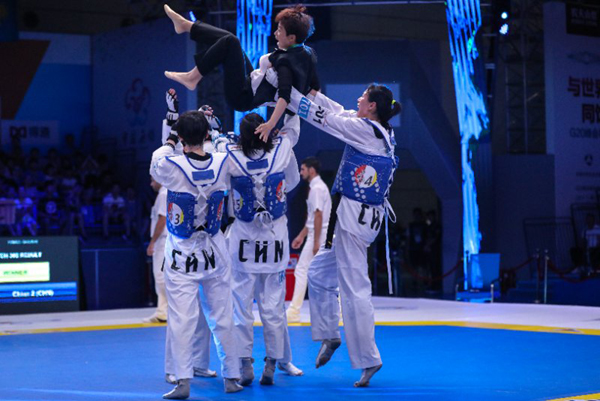首屆世界跆拳道團(tuán)體世界杯錦標(biāo)賽收官<BR>中國(guó)女隊(duì)包攬冠亞軍,奧運(yùn)項(xiàng)目“無(wú)錫制造”開(kāi)始征程