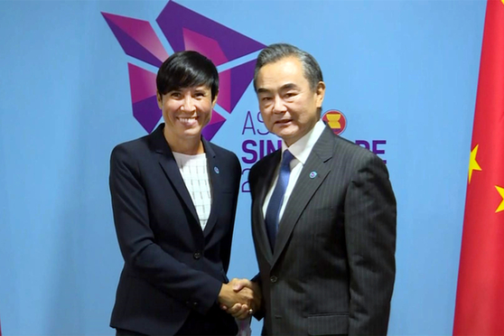 王毅會(huì)見挪威外長(zhǎng)瑟雷德