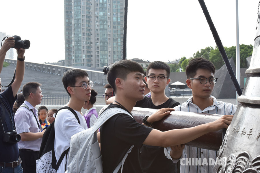 日本投降紀念日 南京舉辦“升國旗、撞響和平大鐘”活動