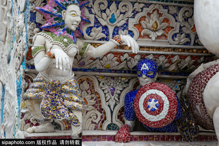 泰國曼谷一廟宇驚現超人、皮卡丘等動漫雕像 跨界裝飾創意無窮！