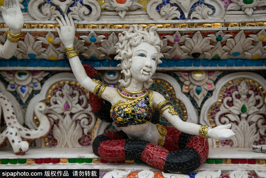 泰國曼谷一廟宇驚現(xiàn)超人、皮卡丘等動漫雕像 跨界裝飾創(chuàng)意無窮！