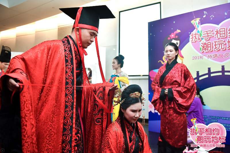 廣州地標“小蠻腰”“七夕”見證浪漫