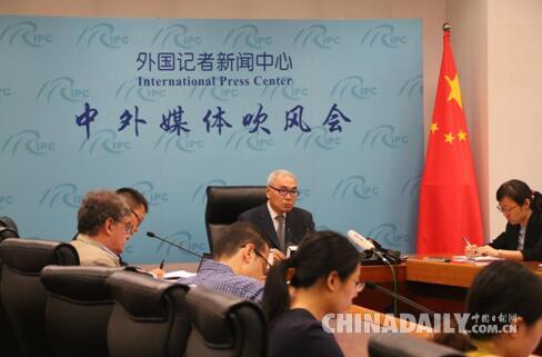 中國(guó)政府?dāng)⒗麃唵栴}特使解曉巖舉行中外媒體吹風(fēng)會(huì)