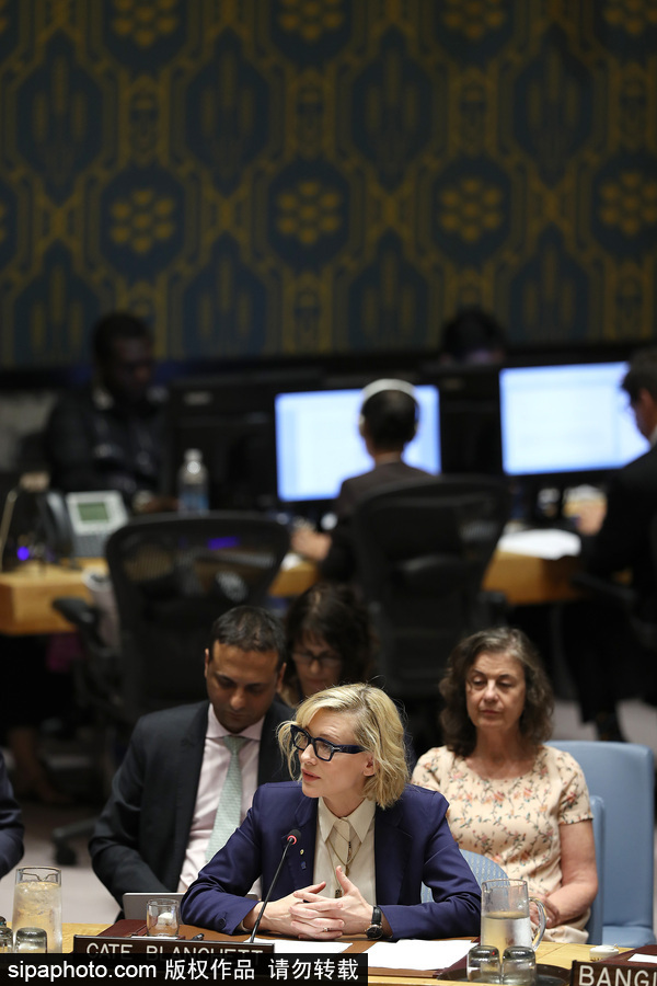 大魔王氣場(chǎng)超強(qiáng)！好萊塢女星凱特·布蘭切特現(xiàn)身聯(lián)合國(guó)會(huì)議