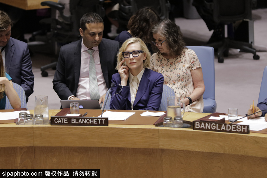 大魔王氣場(chǎng)超強(qiáng)！好萊塢女星凱特·布蘭切特現(xiàn)身聯(lián)合國(guó)會(huì)議