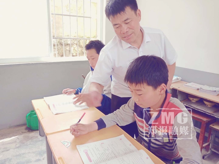 扎根深山17年!河南教師張玉滾入選2018全國教書育人楷模