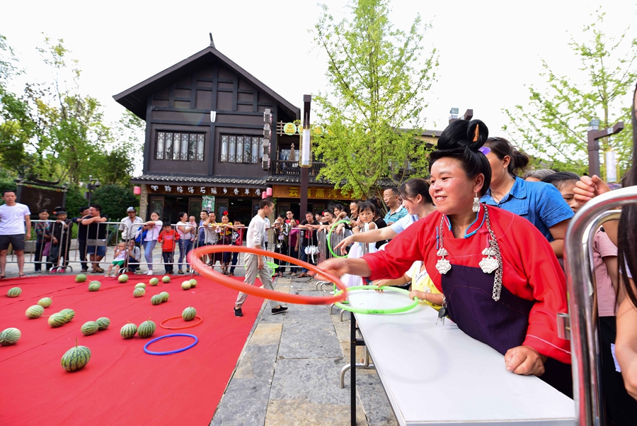 貴州丹寨：趣味“西瓜節”歡樂度周末