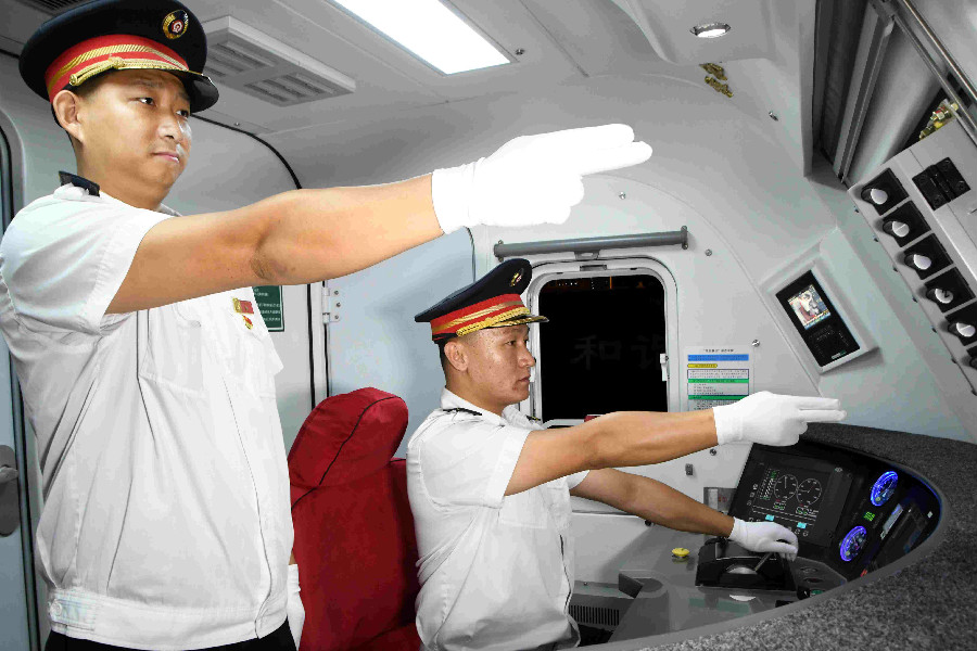 “朱德號”機車組:七十二載車輪滾滾 續寫“開路先鋒”傳奇