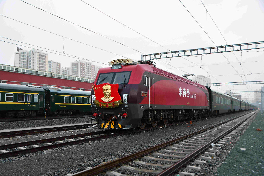 “朱德號”機車組:七十二載車輪滾滾 續寫“開路先鋒”傳奇