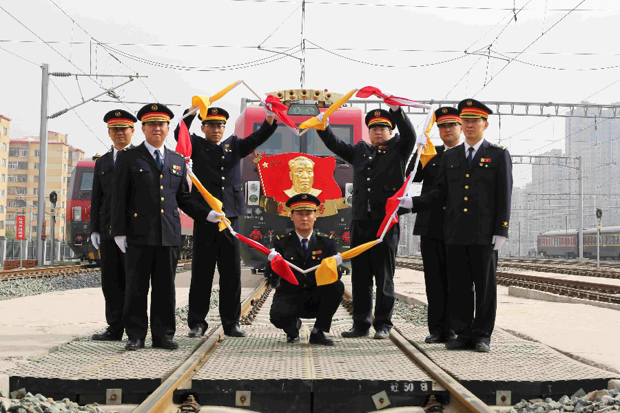 “朱德號”機車組:七十二載車輪滾滾 續寫“開路先鋒”傳奇