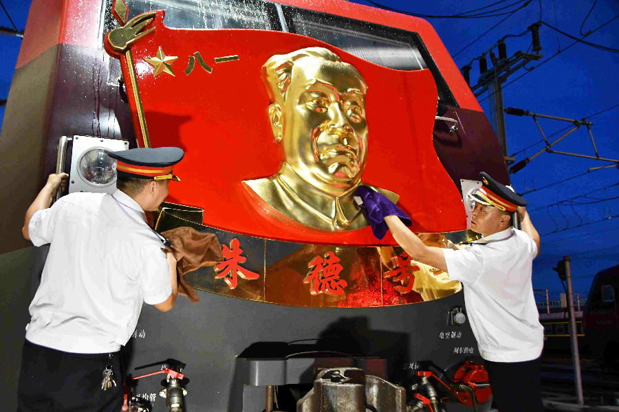 “朱德號”機車組:七十二載車輪滾滾 續寫“開路先鋒”傳奇
