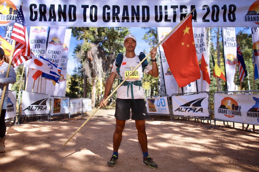 中國“跑神”再創歷史！陳盆濱33小時穿越273公里沙漠奪美國頭牌極限越野賽冠軍