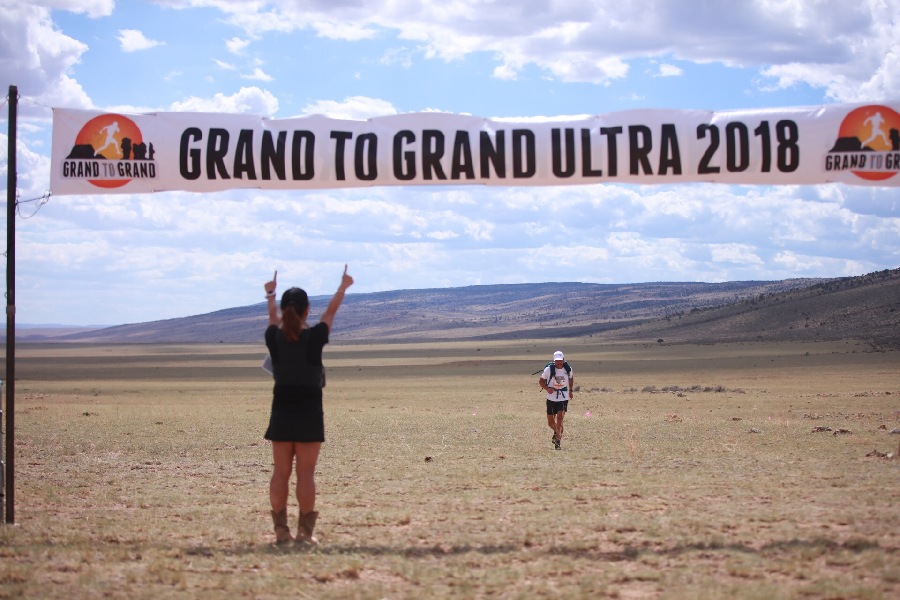 中國“跑神”再創歷史！陳盆濱33小時穿越273公里沙漠奪美國頭牌極限越野賽冠軍