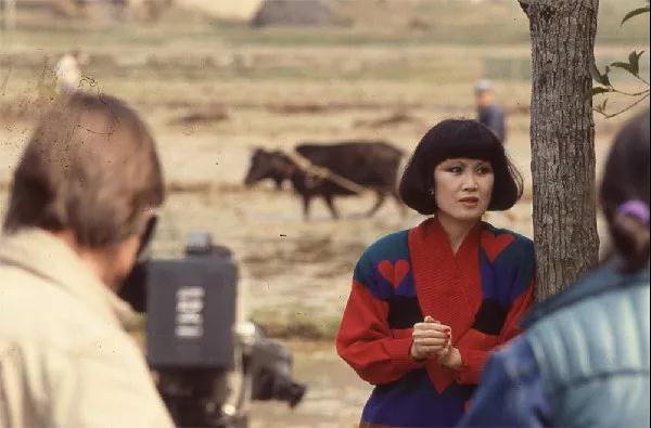 上世紀末的“國民女神”什么樣?外媒贊她“用一支支口紅改變中國形象”丨40年40人