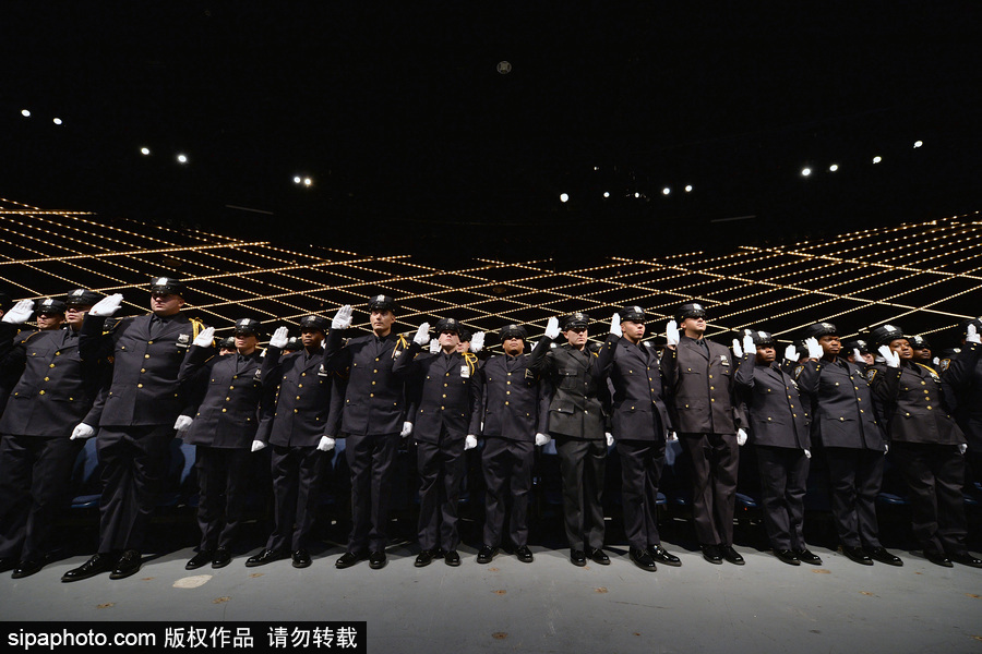 美國紐約：青春洋溢朝氣十足！紐約市警察學院畢業(yè)典禮盛大舉行