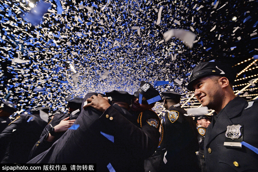 美國紐約：青春洋溢朝氣十足！紐約市警察學院畢業典禮盛大舉行