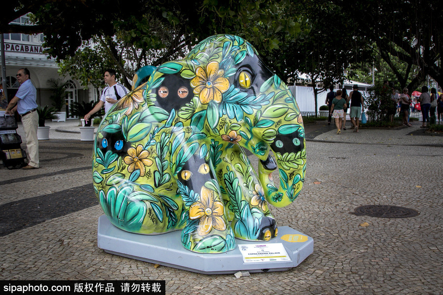 城市變“露天畫廊”！巴西里約熱內盧街頭大象雕塑“穿新衣”