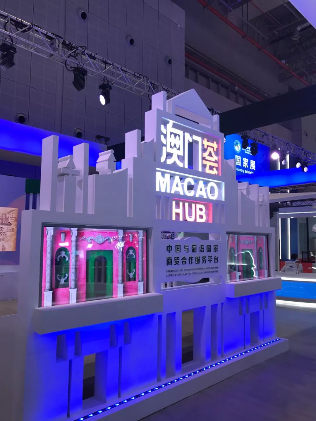 1 時(shí)政新聞眼|開幕式結(jié)束后,習(xí)近平“巡館”看了些什么?